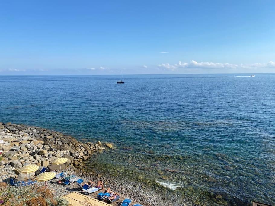 Appartamento Incantevole In Piazza Bresca, Sanremo Exterior foto